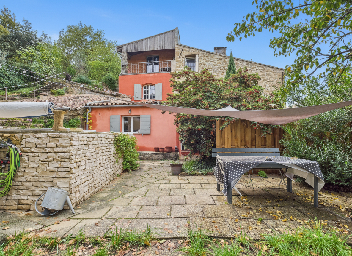 Photo Maison de village avec chambre indépendante, jardin & piscine sur 545 m² de terrain image 1/6