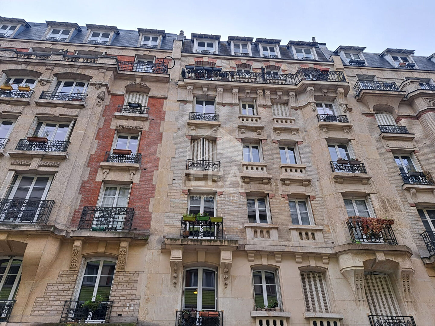Appartement Paris 2 pièces  de 33 m²  avec balcon de 3 m²