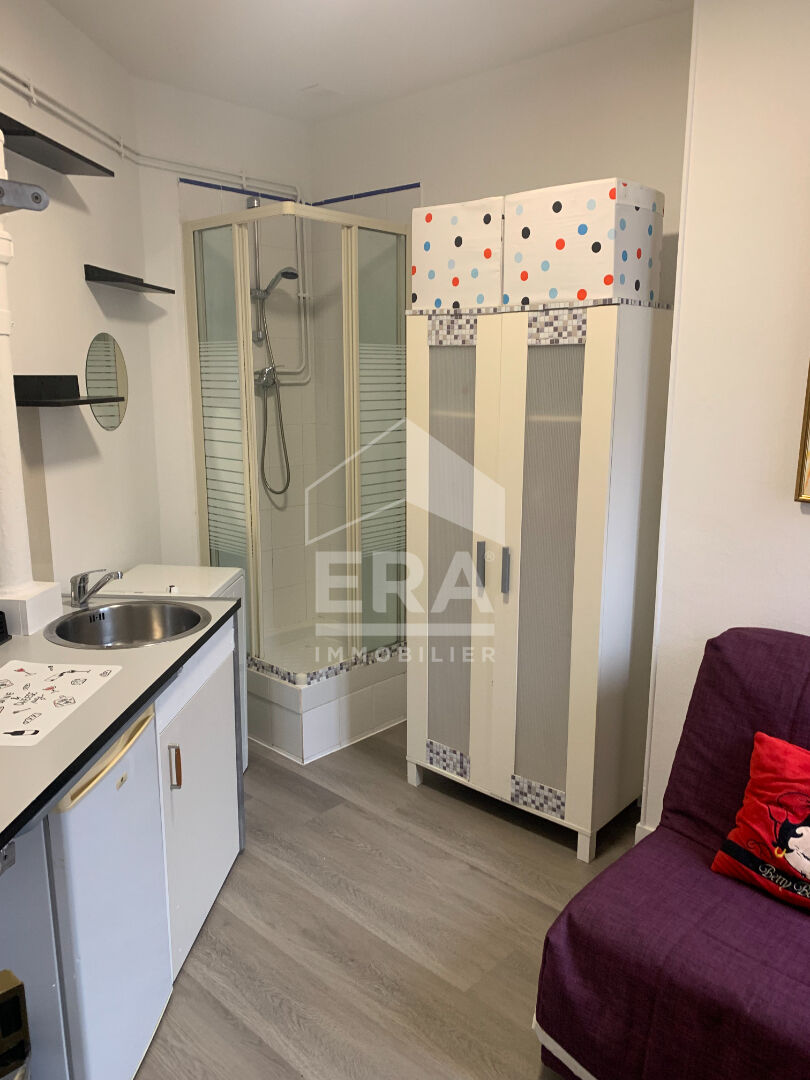 À vendre : Chambre de service à Paris, secteur Charles Michels