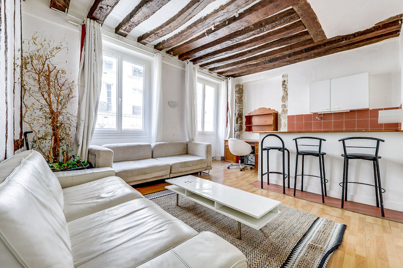 Métro Saint-Sébastien Froissart - 2 pièces - beaux volumes