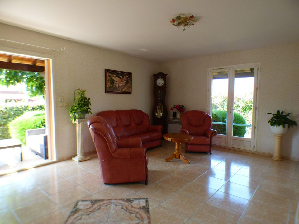 Photo Maison de plain-pied à vendre à Bormes Les Mimosas garage image 5/6