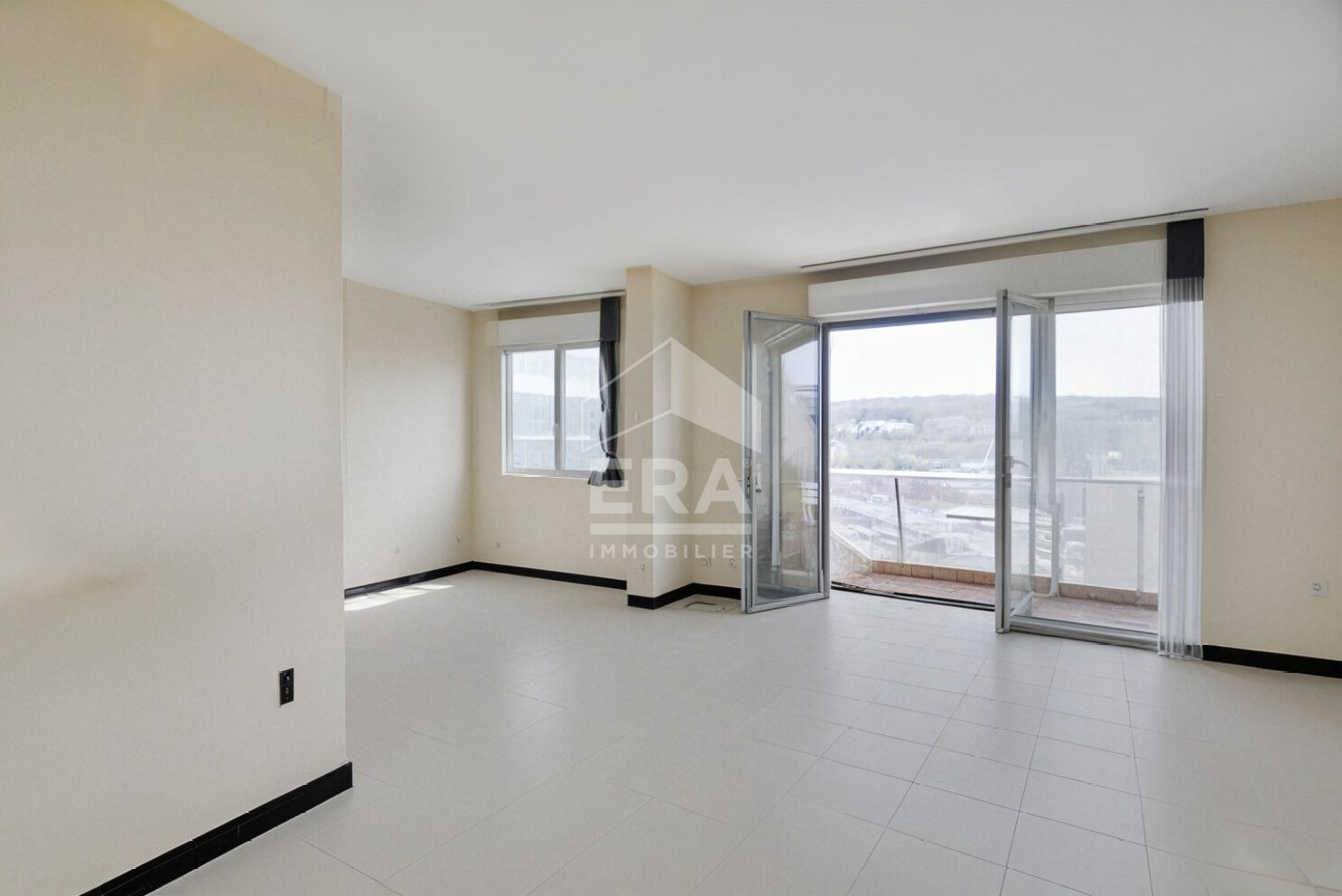 DERNIER ETAGE - GRAND 2 P - SEINE MUSICALE.