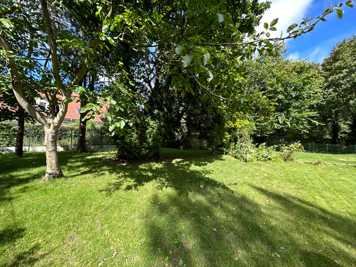 Terrain de 1 000 m2 situé en plein coeur de Condette