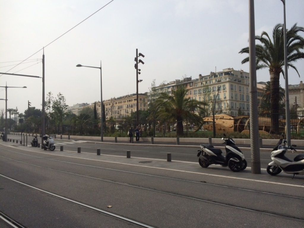 Photo Coulée Verte Magnifique local commercial image 1/4