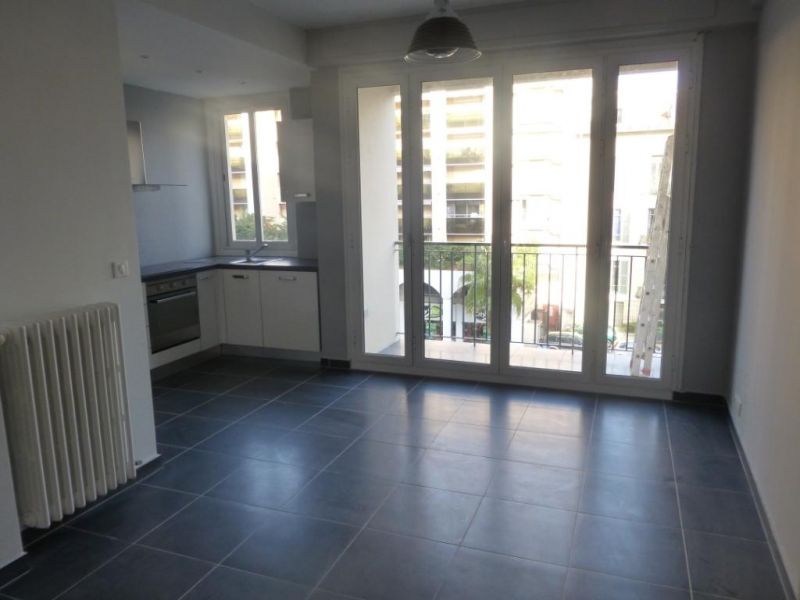 Photo RUE DE FRANCE 2 PIECES image 1/6