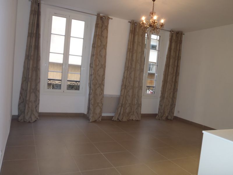 Photo 2 pièces - Centre Ville image 3/5