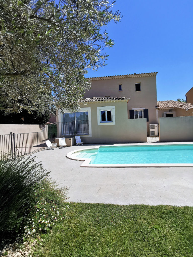 maison 150 m2 avec 4 chambres et piscine Châteaurenard 13160