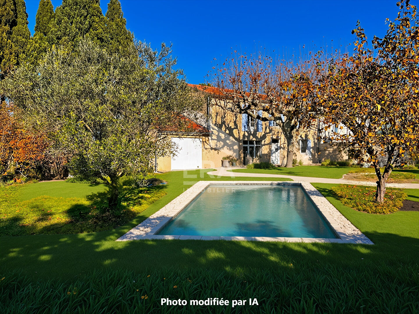 Mas authentique en coeur de village avec terrain constructible de 3000 m²