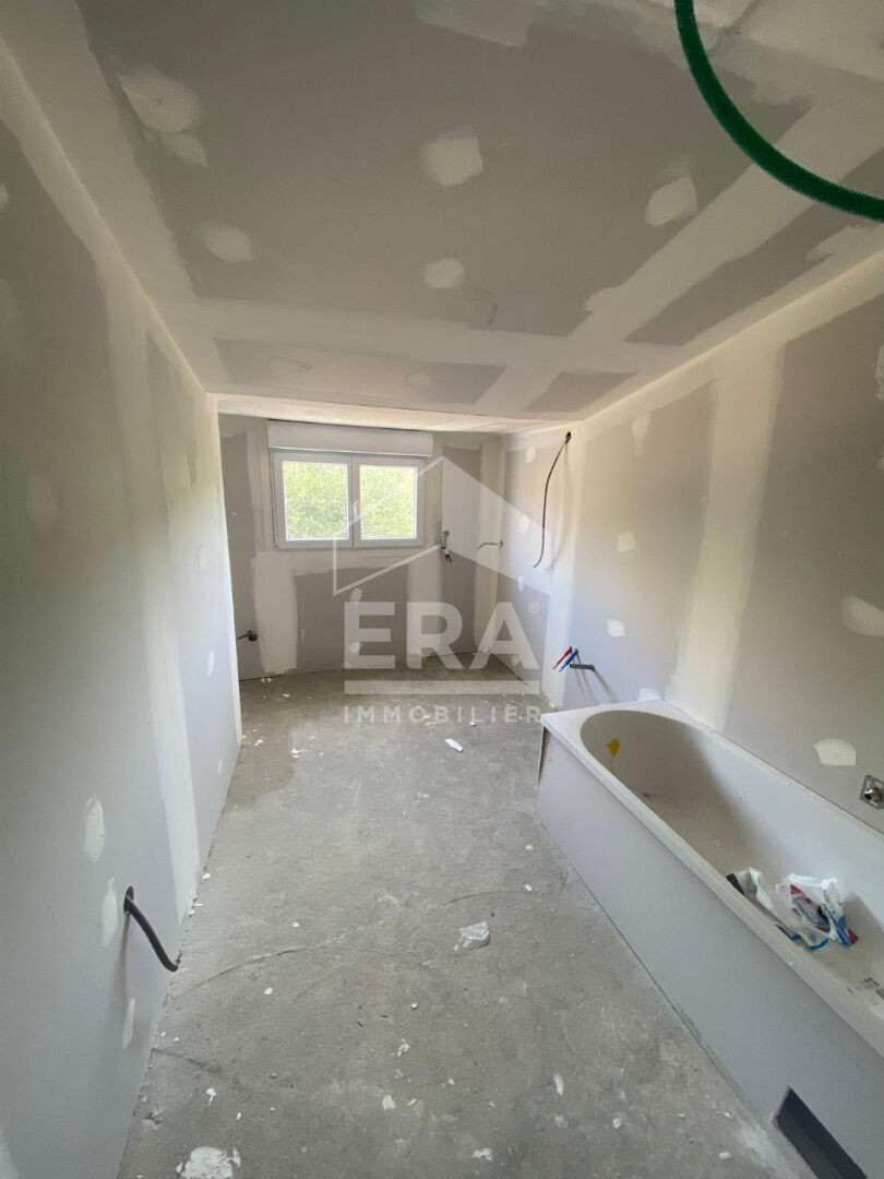 Photo CHATEAURENARD - Maison de ville neuve d'environ 170 m2 avec cour image 5/6