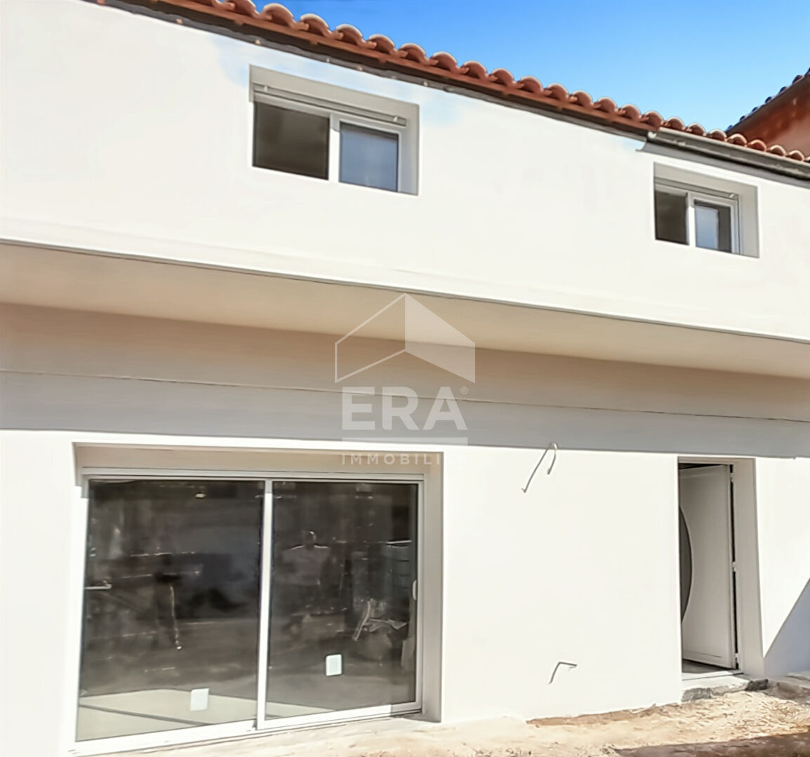 Photo CHATEAURENARD - Maison de ville neuve 150 m2 avec cour image 1/6