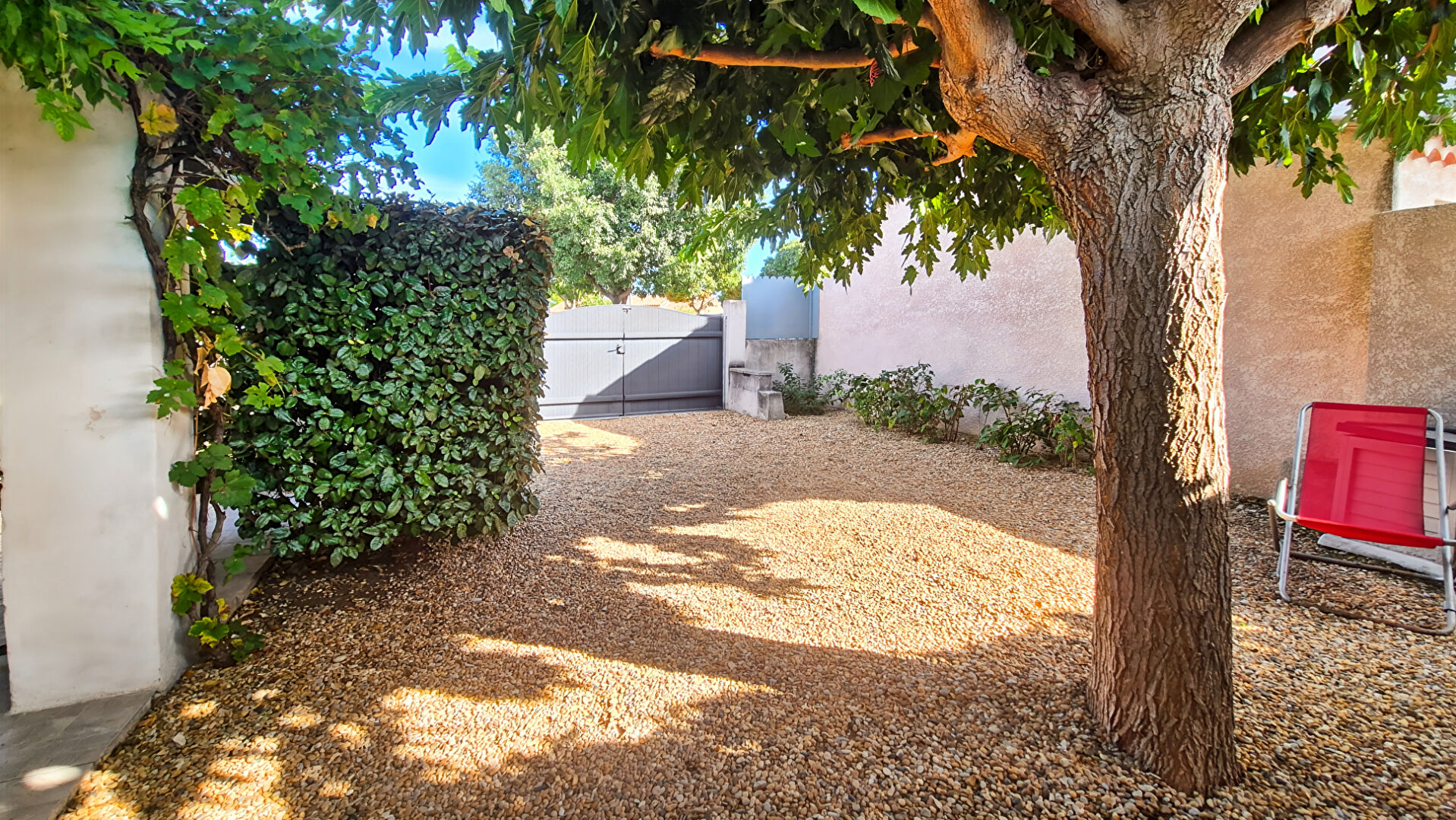Photo CHATEAURENARD - Maison de plain-pied 3 chambres et piscine image 2/6