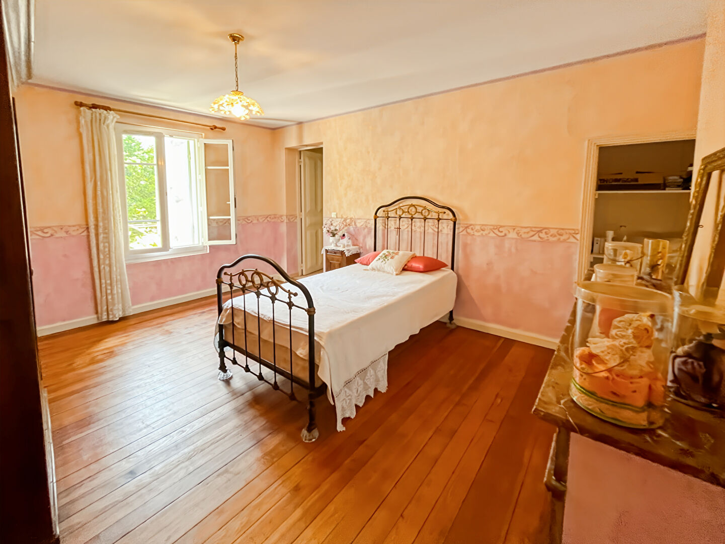 Photo Rare en campagne, à seulement 2 minutes du centre-ville ! image 6/6