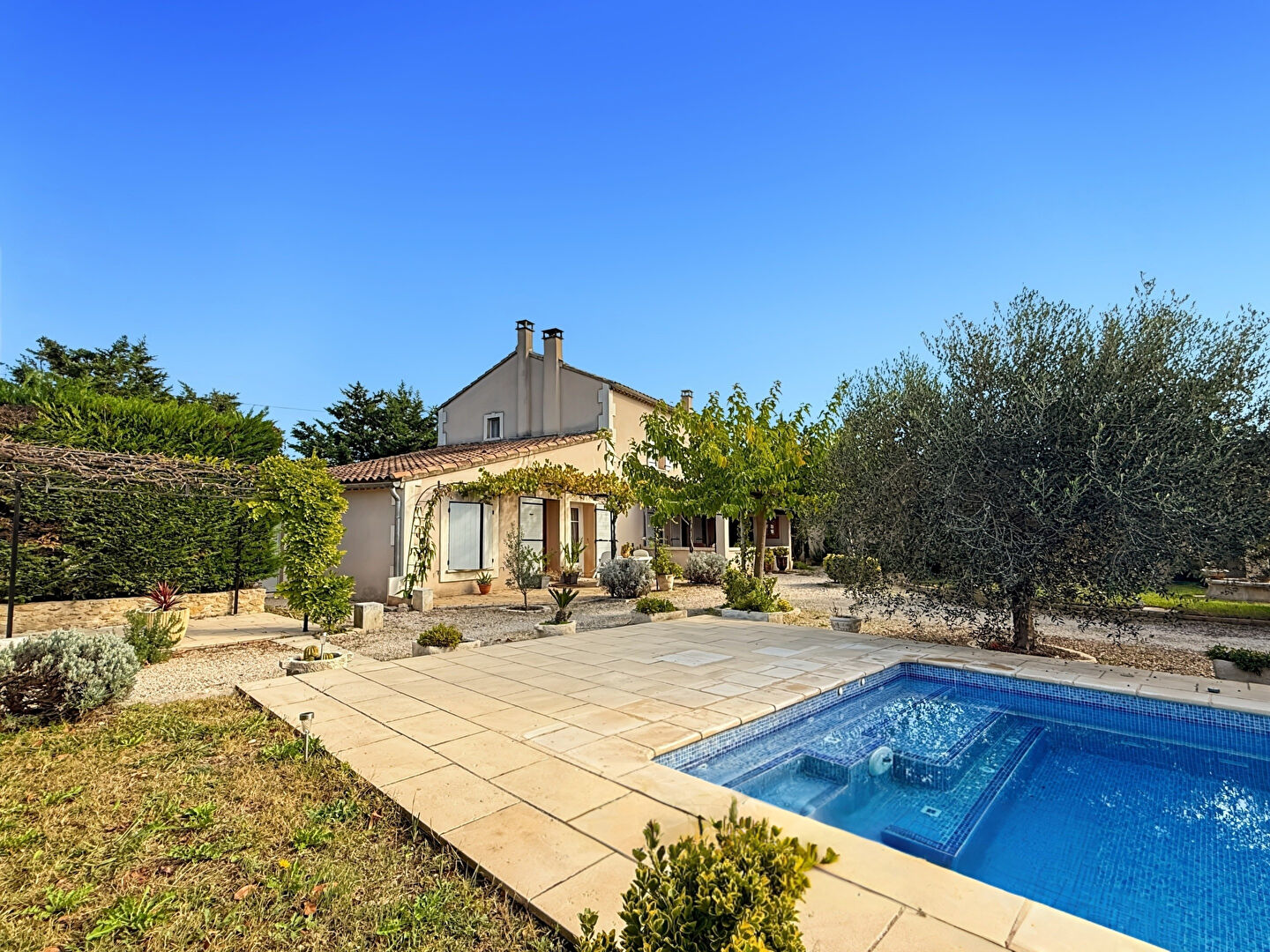 Agence immobilière de ERA Chateaurenard - REAL IMMOBILIER