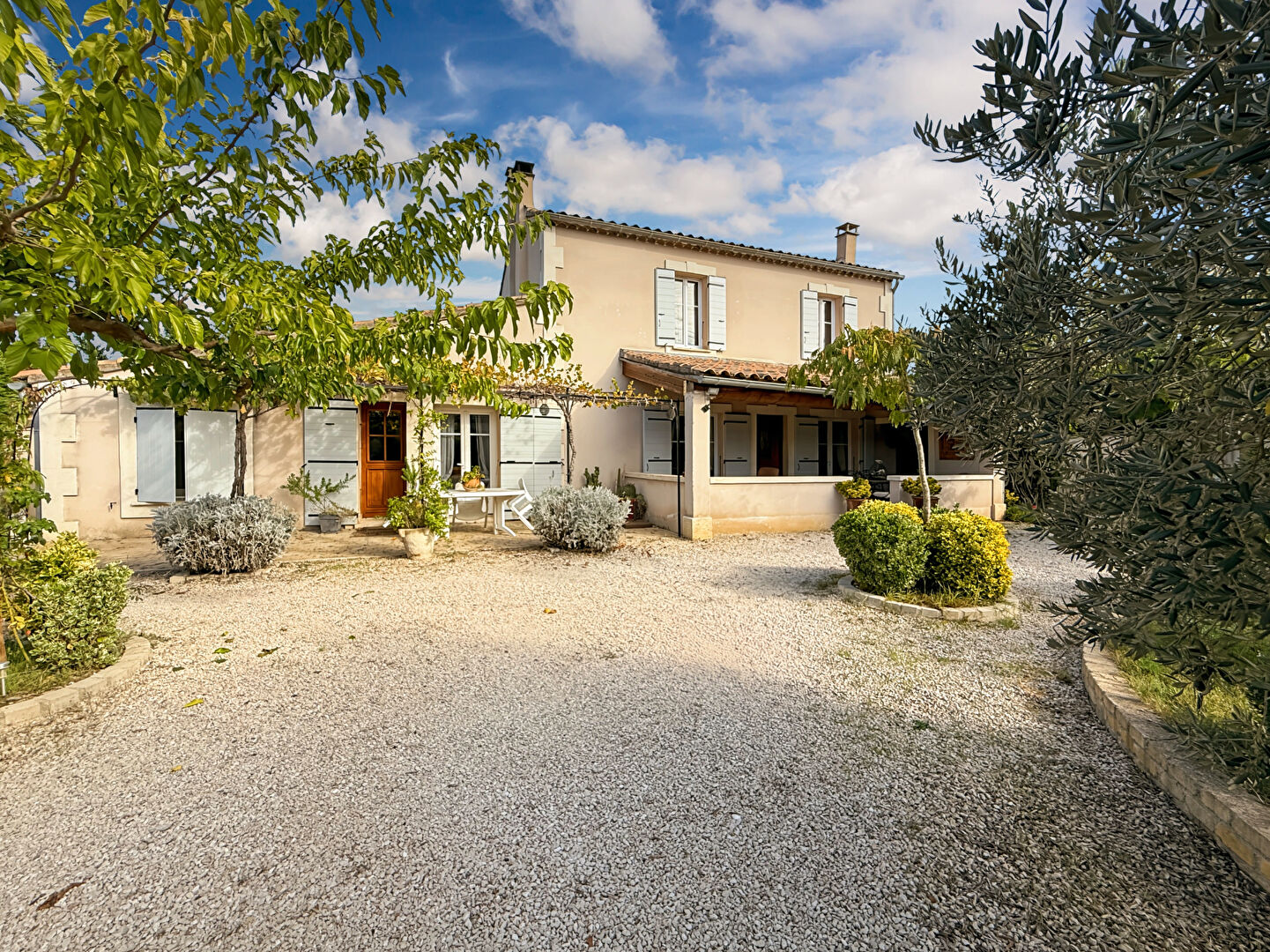 Photo Mas avec appartement, hangar sur Graveson image 1/6