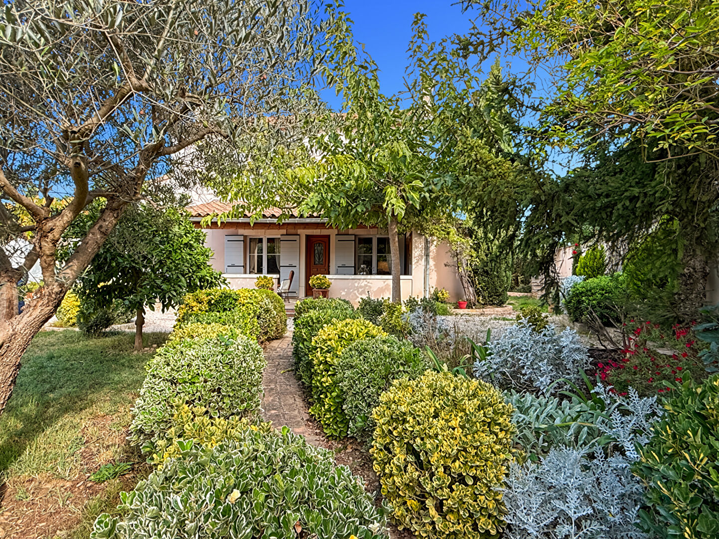 Photo Mas avec appartement, hangar sur Graveson image 2/6