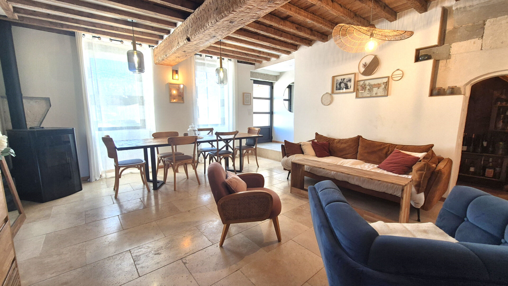 Photo CHATEAURENARD - Partie de mas rénovée avec jardin image 2/6