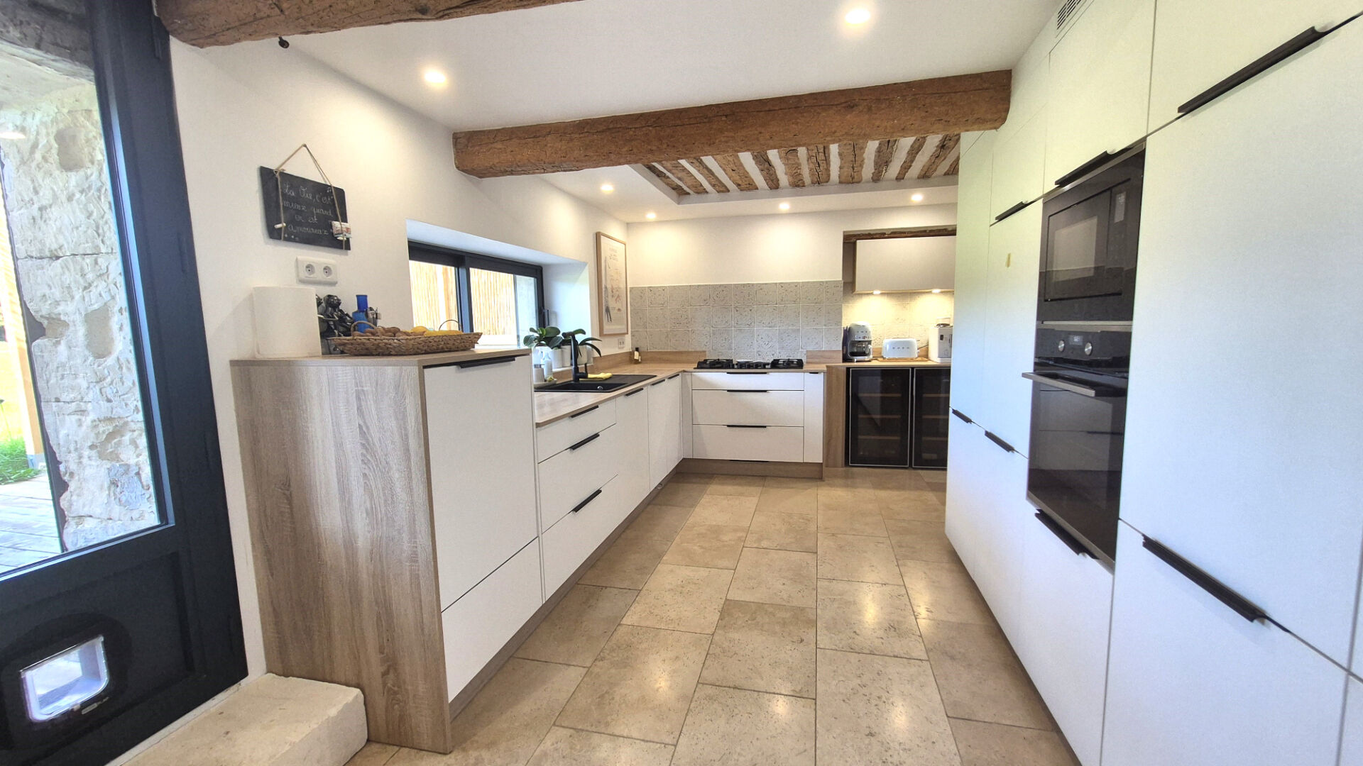 Photo CHATEAURENARD - Partie de mas rénovée avec jardin image 4/6