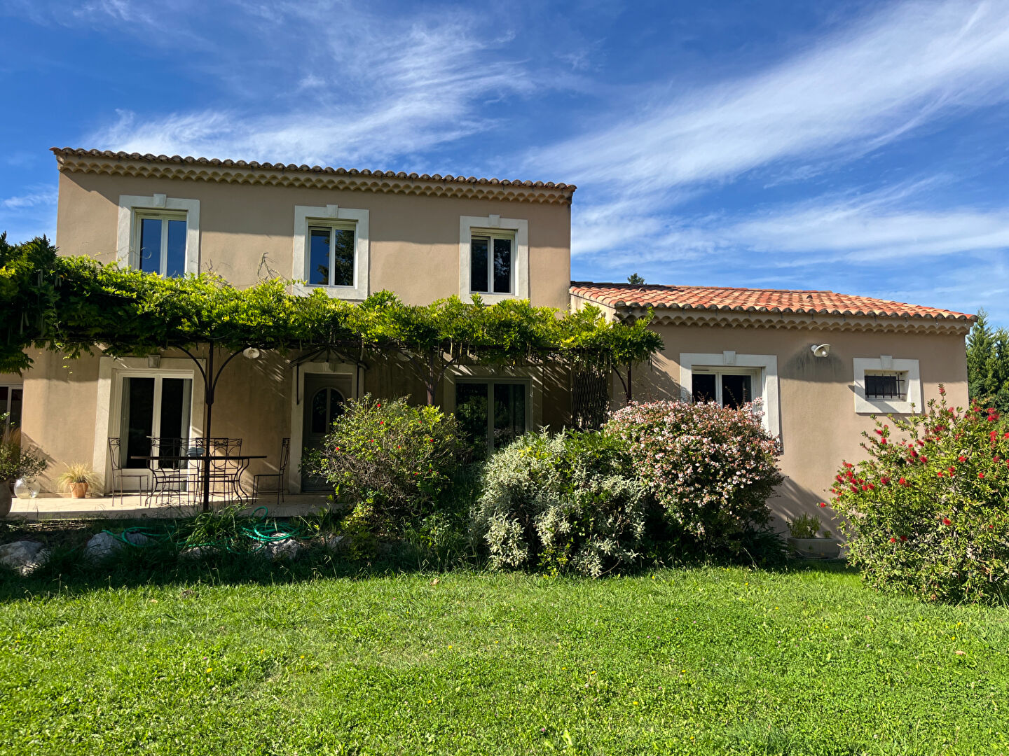 Photo Maison Noves 6 pièce(s) 213 m2 image 1/6