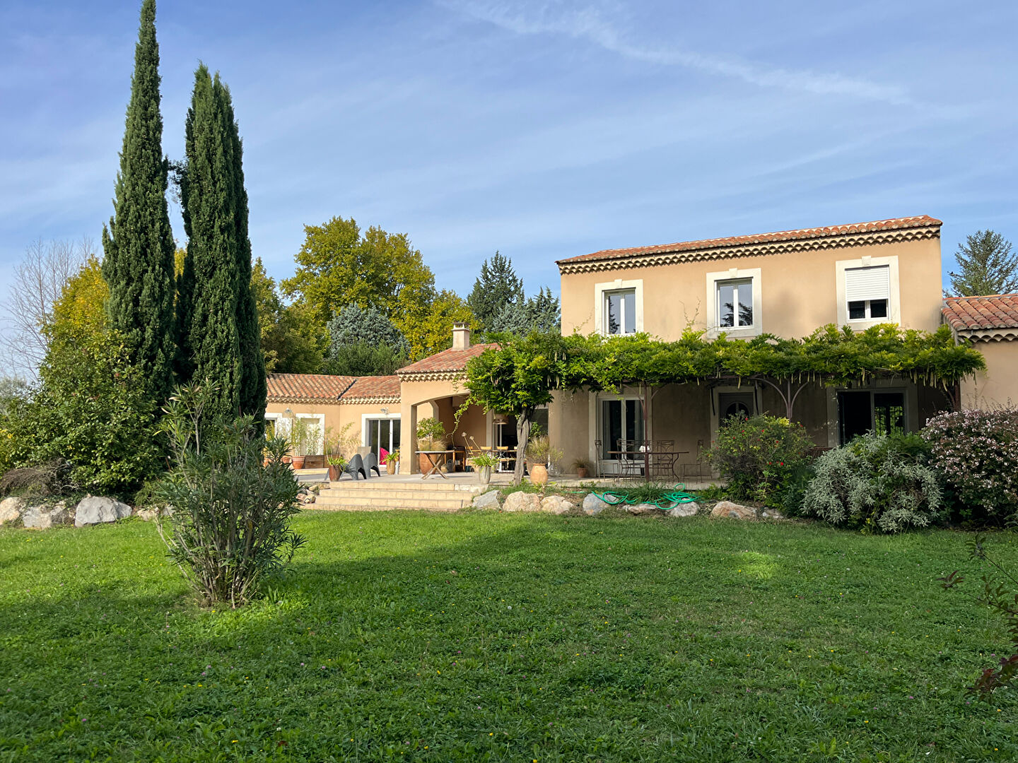 Photo Maison Noves 6 pièce(s) 213 m2 image 2/6