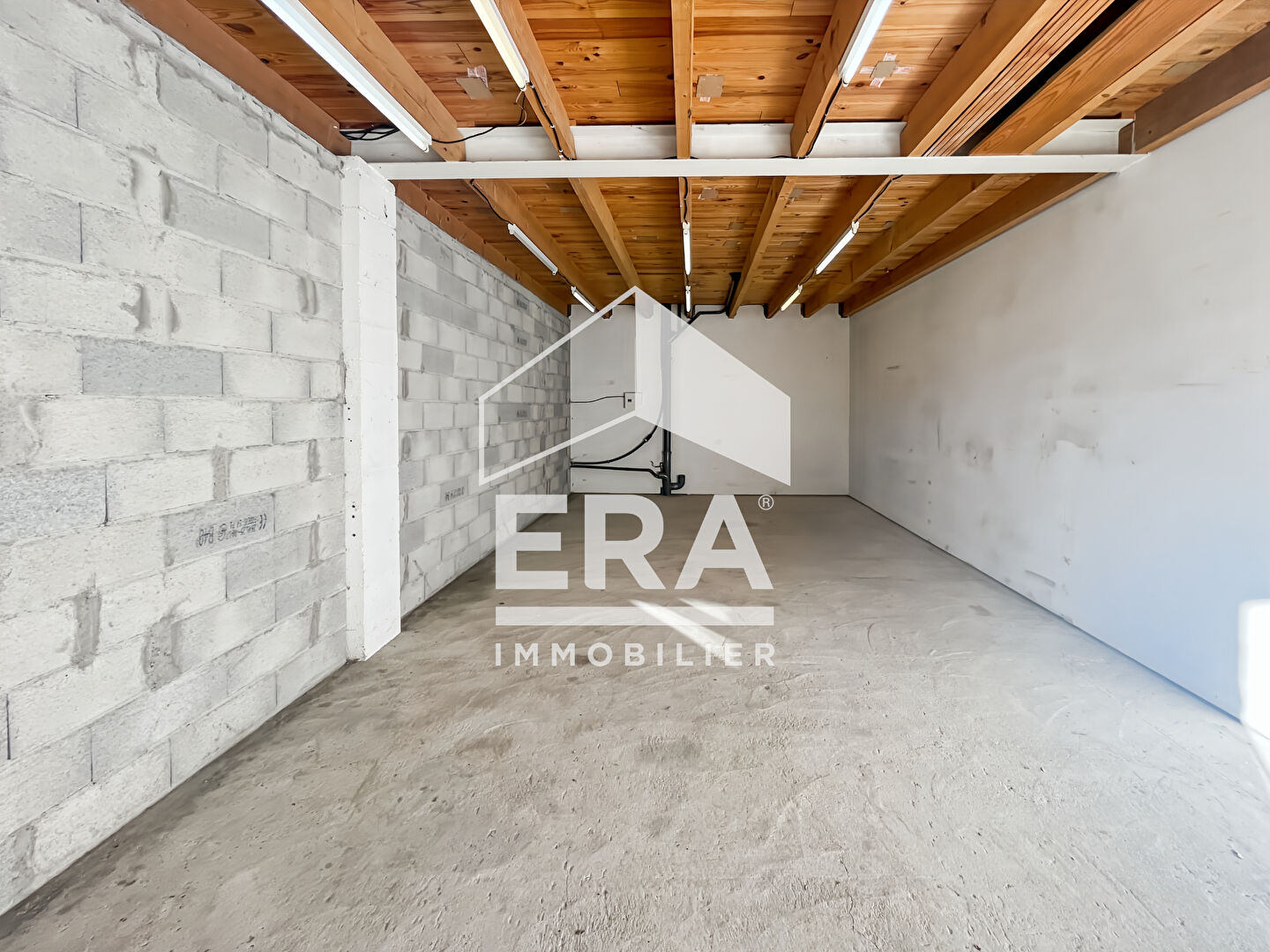 Local commercial de 43m2 avec une belle visibilité Barbentane