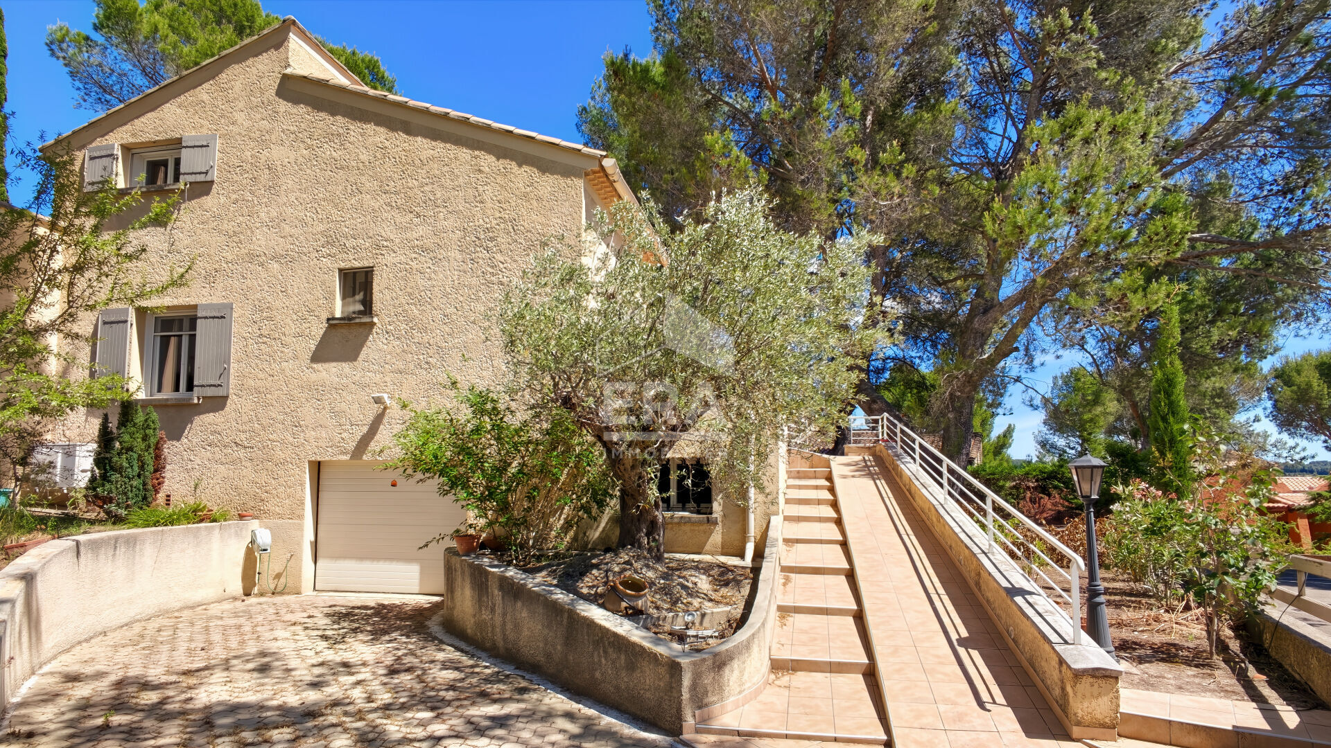 Agence immobilière de ERA Chateaurenard - REAL IMMOBILIER