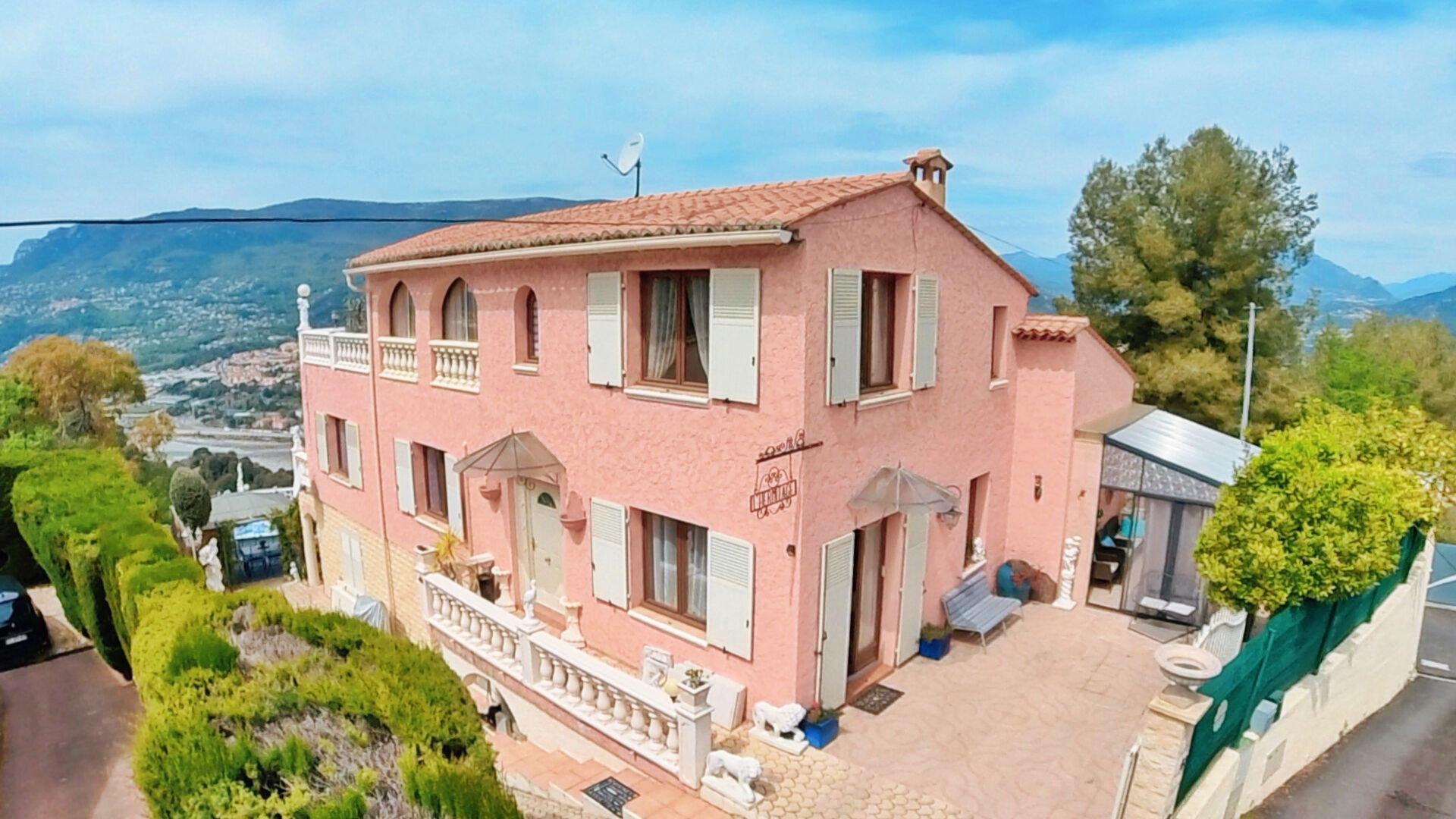 Photo COLOMARS Belle villa 7 pièces 257m2  une belle piscine/ Jardin/ terrain /stationnements image 1/6