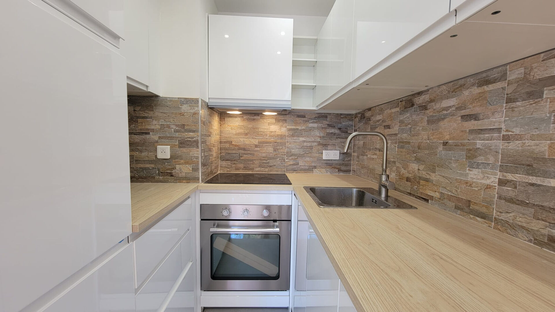 Photo A vendre /Appartement  à Nice 06200 / 2 pièces / F2 / T2  /PARKING en sus  /BAS LANTERNE image 5/6