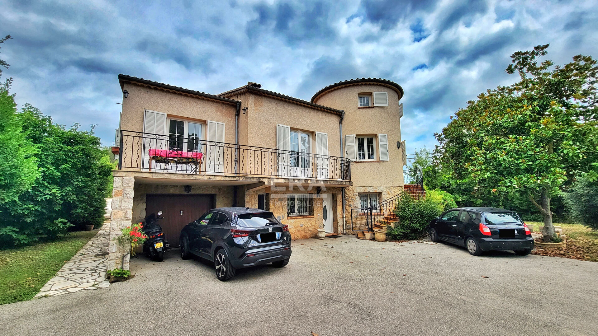 A vendre à Opio , une Villa 8 pièces 270 m2 /piscine