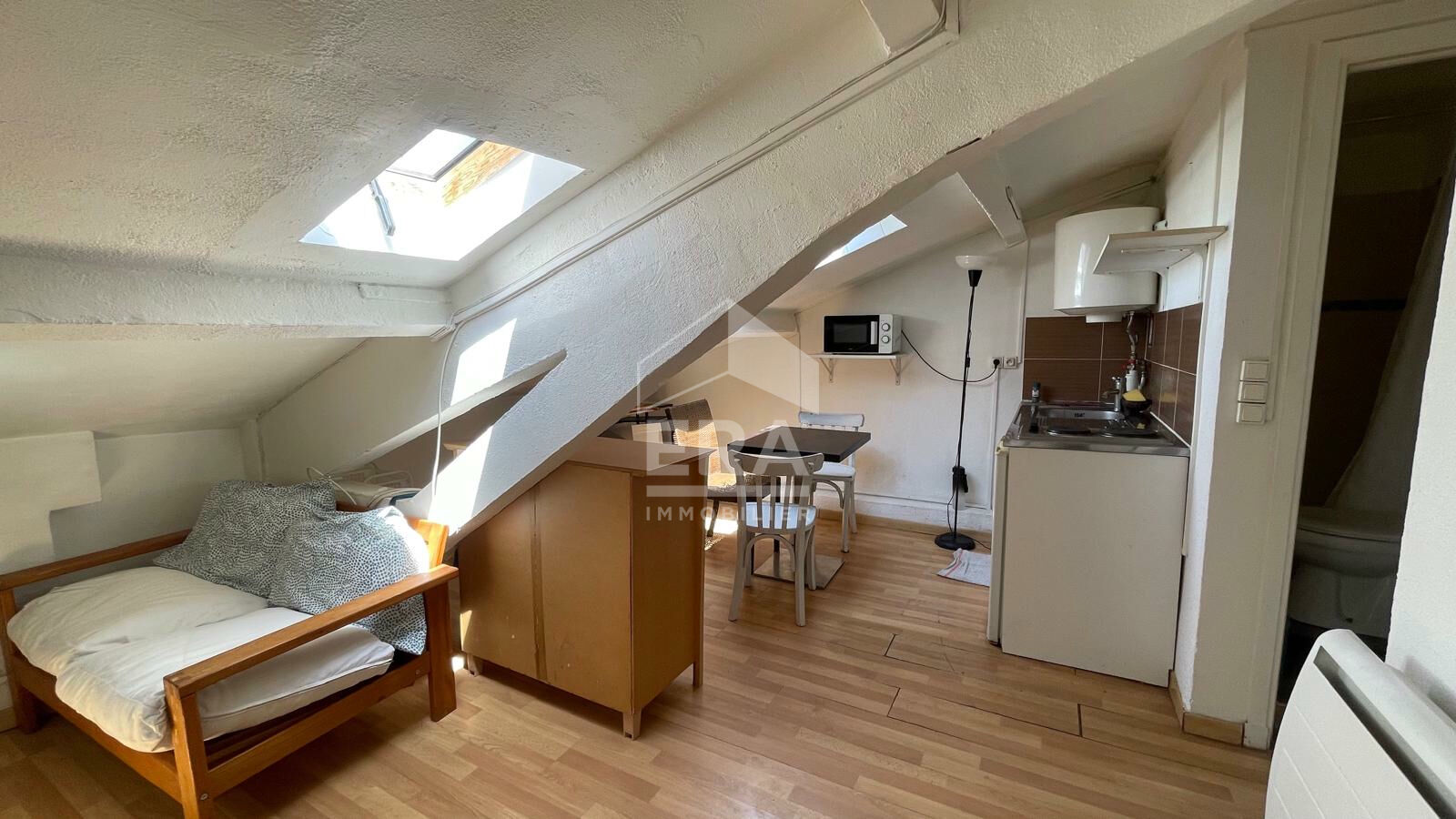 Photo Appartement à vendre à Nice / Libération : Studio dernier étage 30 m² habitable image 2/4