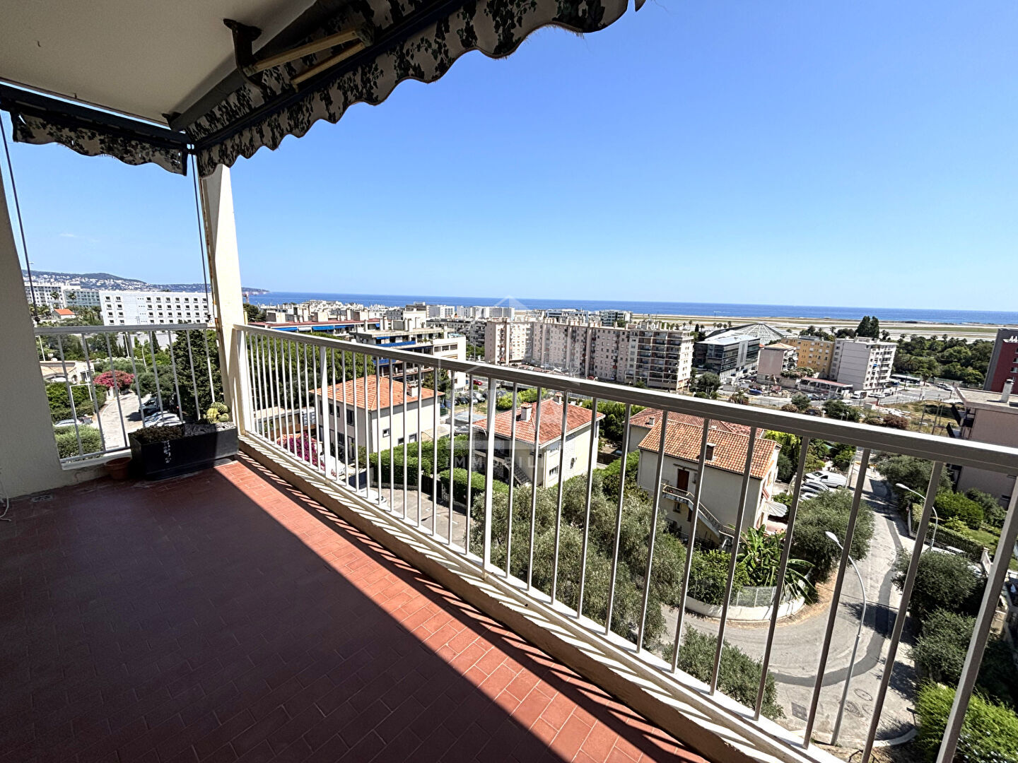 Photo A VENDRE - NICE OUEST - Appartement 2 pièces, Dernier étage, Vue mer, Parking privé image 2/6