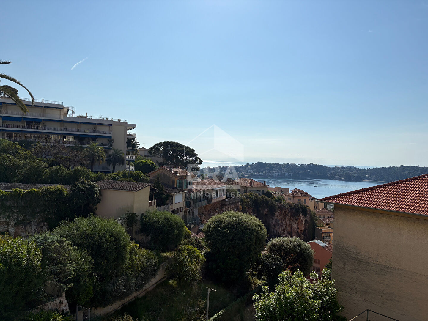 A vendre VILLEFRANCHE SUR MER appartement 2 pièces 41m2 avec jardin et dépendance