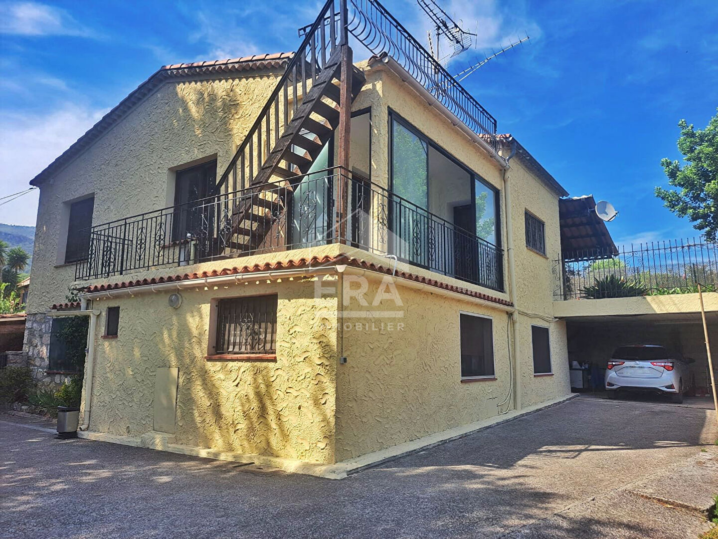 Gattières Maison  individuelle 5 /6 pièce(s) 173.95 m2 Terrai 1419m2