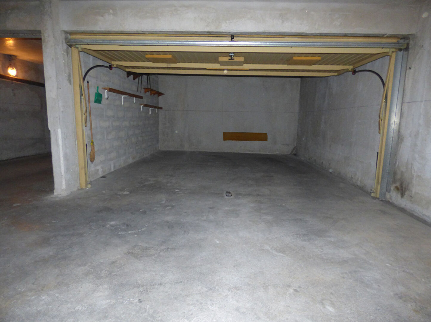 Nice Ouest - Grand garage fermé en sous-sol