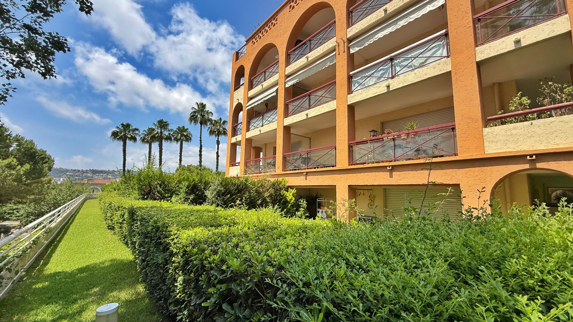 NICE OUEST à vendre appartement 4 pièces 92 m2 DERNIER ETAGE