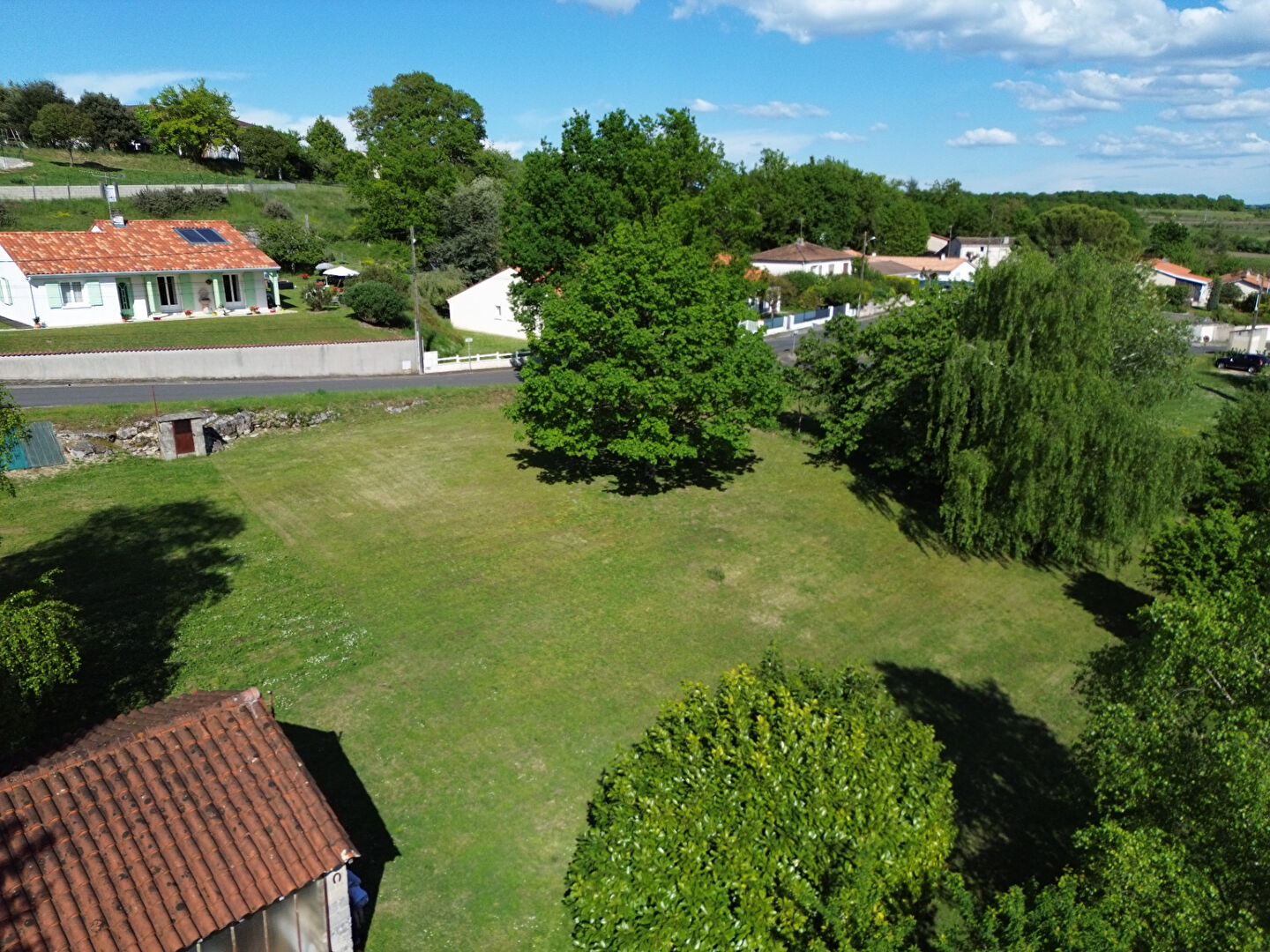 Photo Terrain constructible 900m² image 1/3