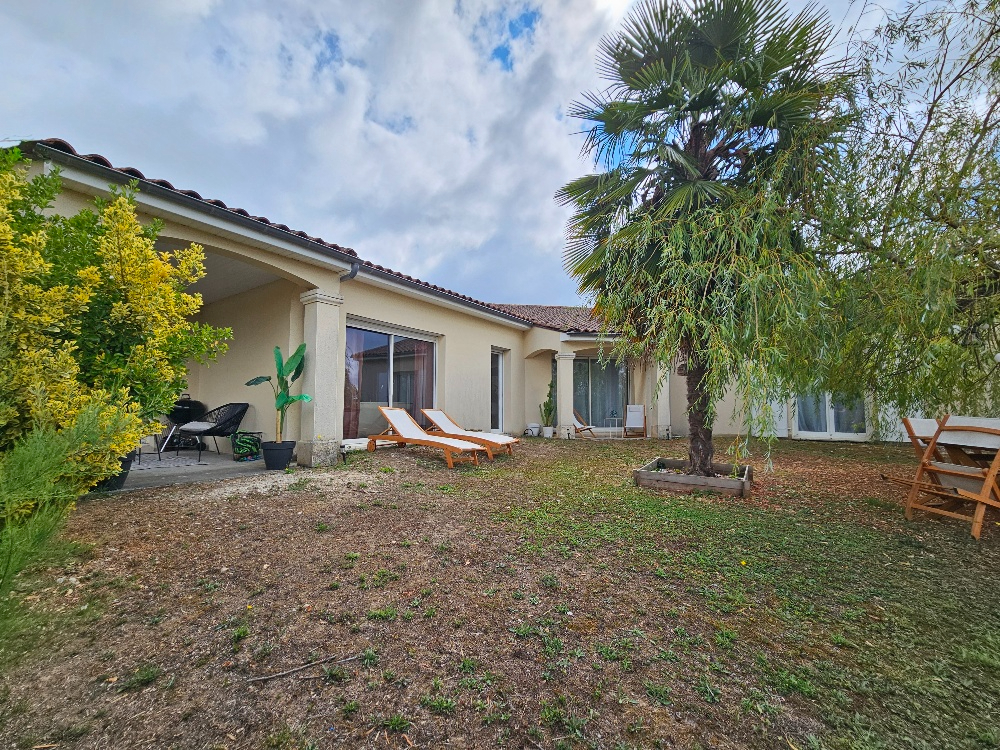 Maison à vendre 16400 La Couronne 7 pièce(s) 173 m2