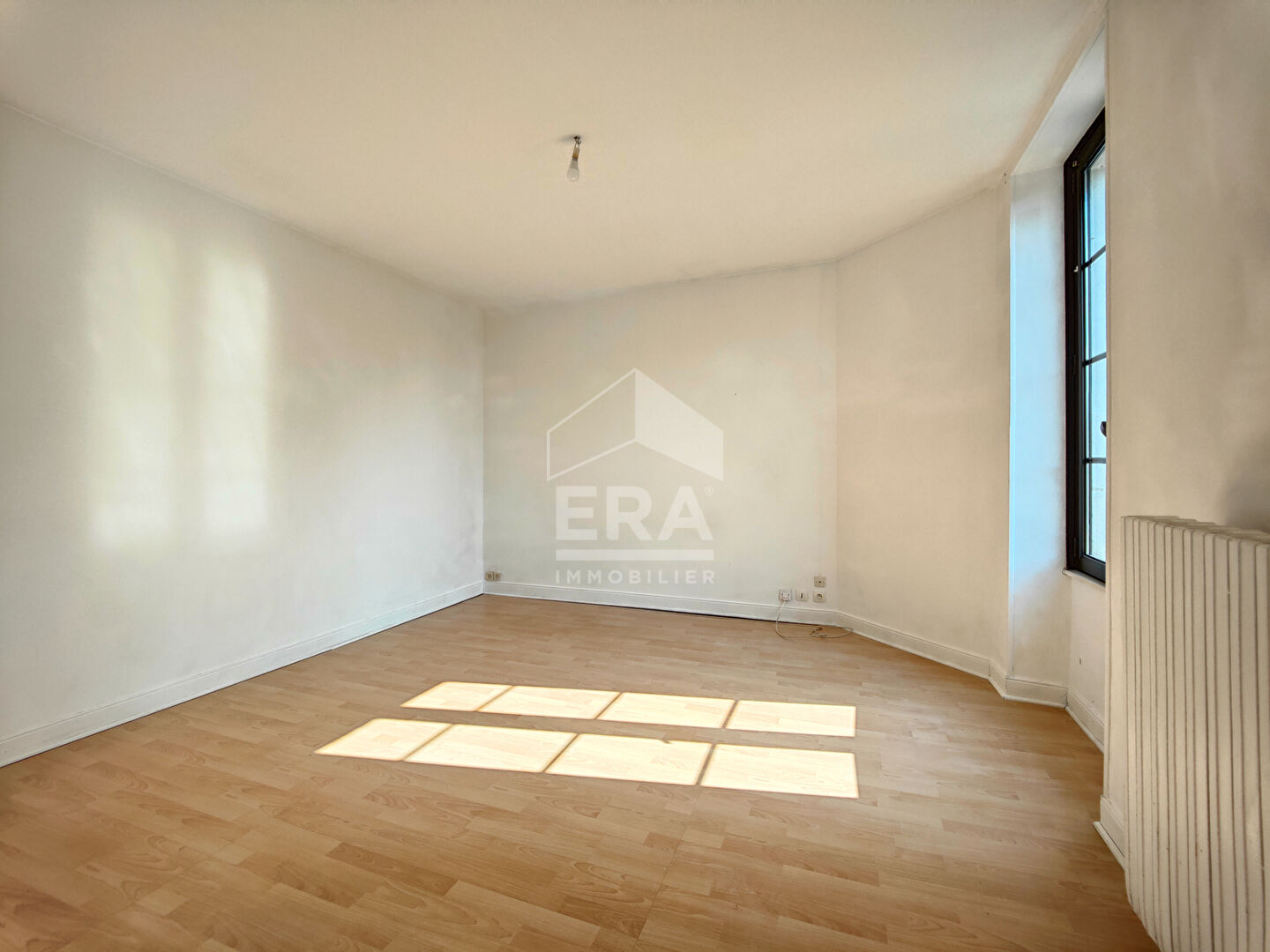 Photo A vendre maison Châteaubernard 5 pièce(s) 112 m2 image 4/6