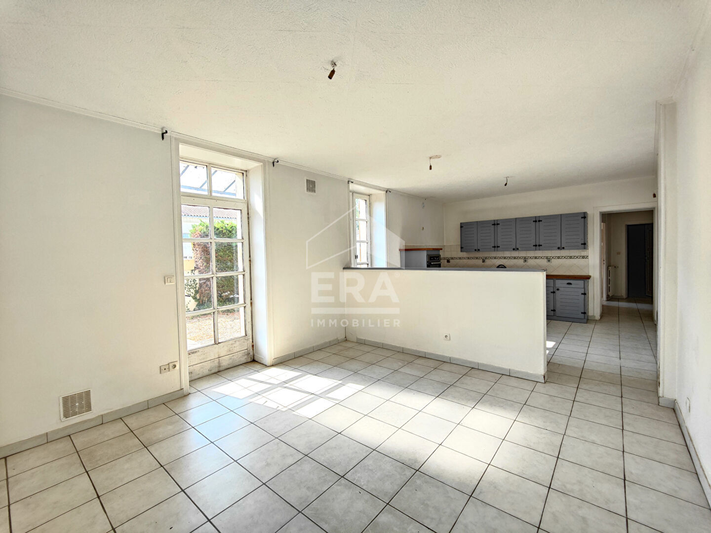 Photo A vendre maison Châteaubernard 5 pièce(s) 112 m2 image 6/6