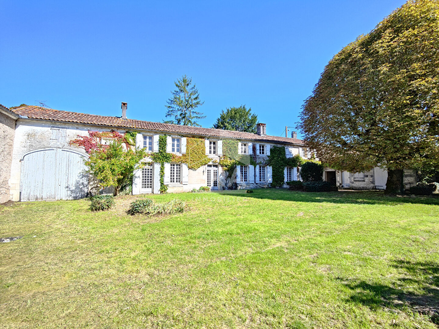A vendre maison Nercillac 7 pièce(s) 250 m2