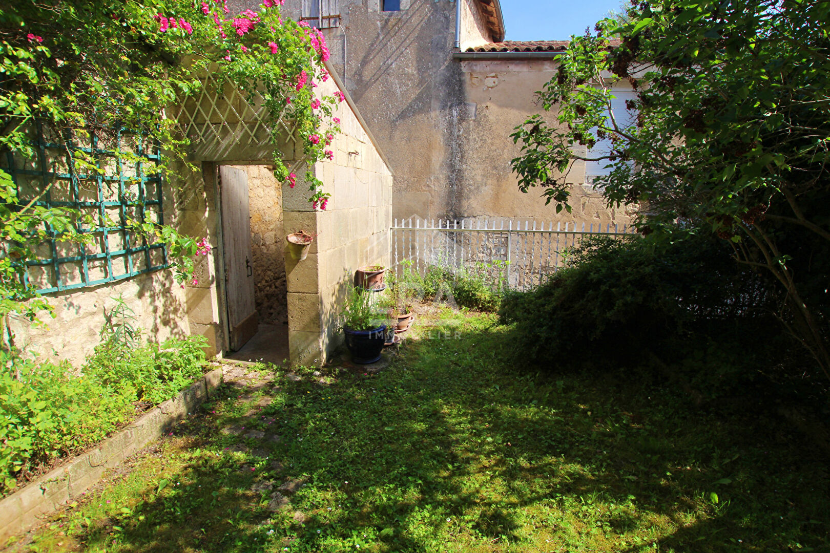 Photo Maison Nersac 8 pièce(s) 177 m2 - 6ch image 2/6