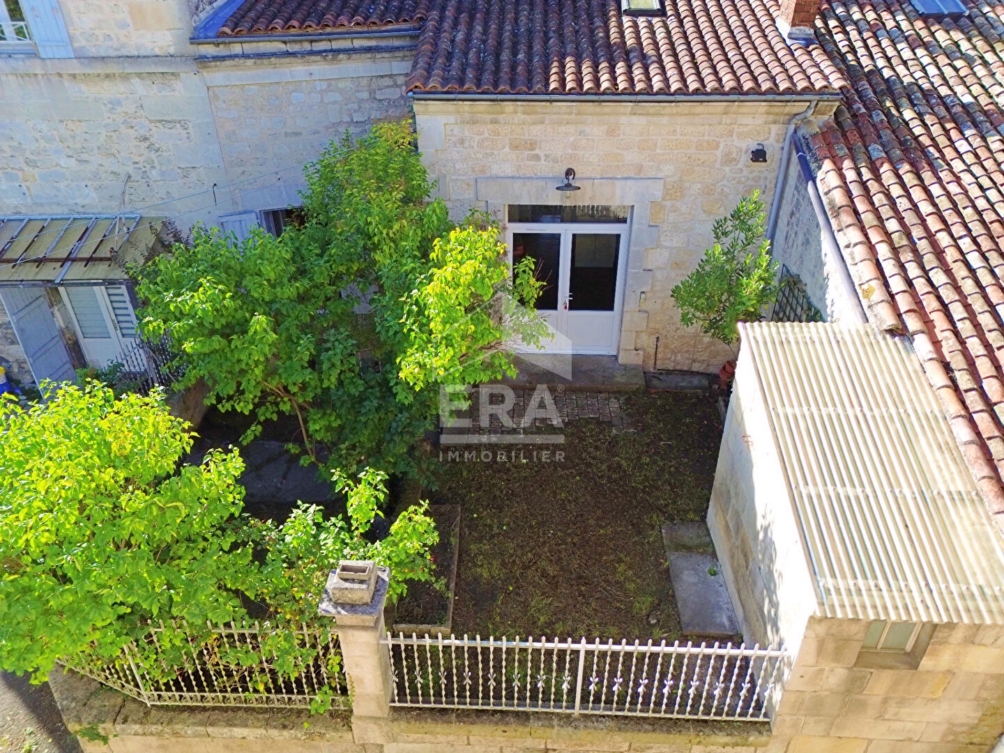 Photo Maison Nersac 8 pièce(s) 177 m2 - 6ch image 3/6