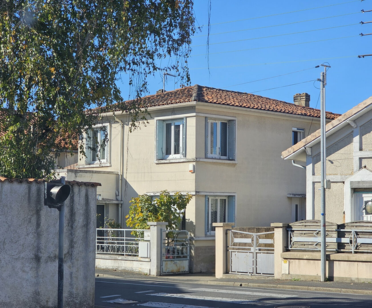 Maison à vendre- Angouleme 16000 - 8 pièce(s) 140 m2 - garage et jardin