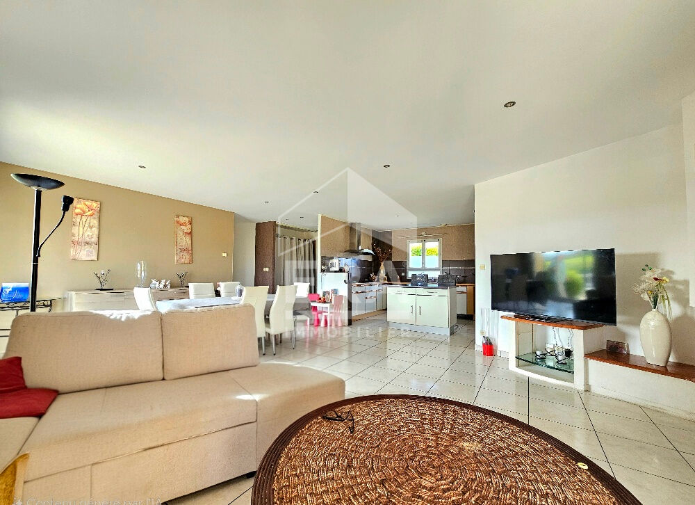 Photo Maison à vendre Roullet Saint Estephe 3 chambres 104 m2 garage et piscine image 2/6