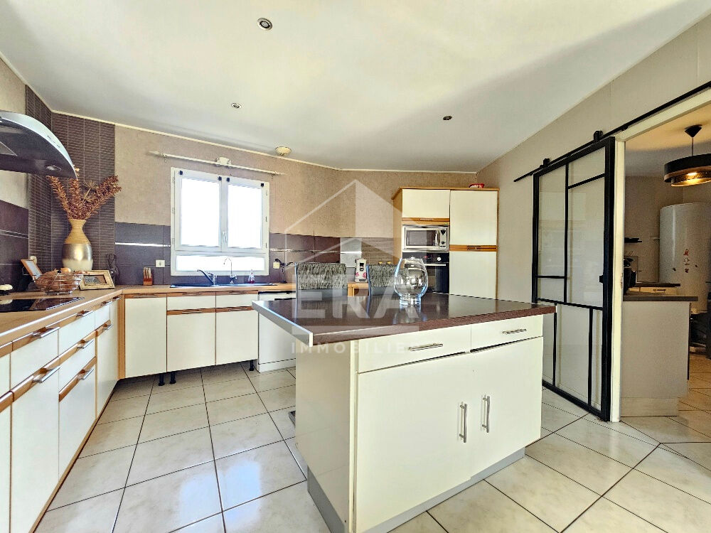 Photo Maison à vendre Roullet Saint Estephe 3 chambres 104 m2 garage et piscine image 4/6