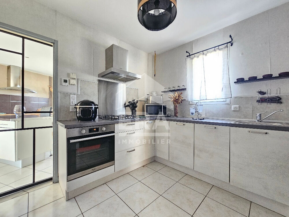 Photo Maison à vendre Roullet Saint Estephe 3 chambres 104 m2 garage et piscine image 5/6