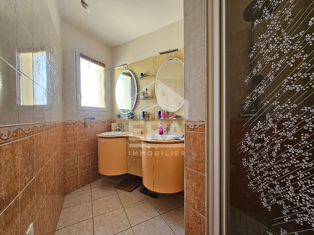 Photo Maison à vendre Roullet Saint Estephe 3 chambres 104 m2 garage et piscine image 6/6