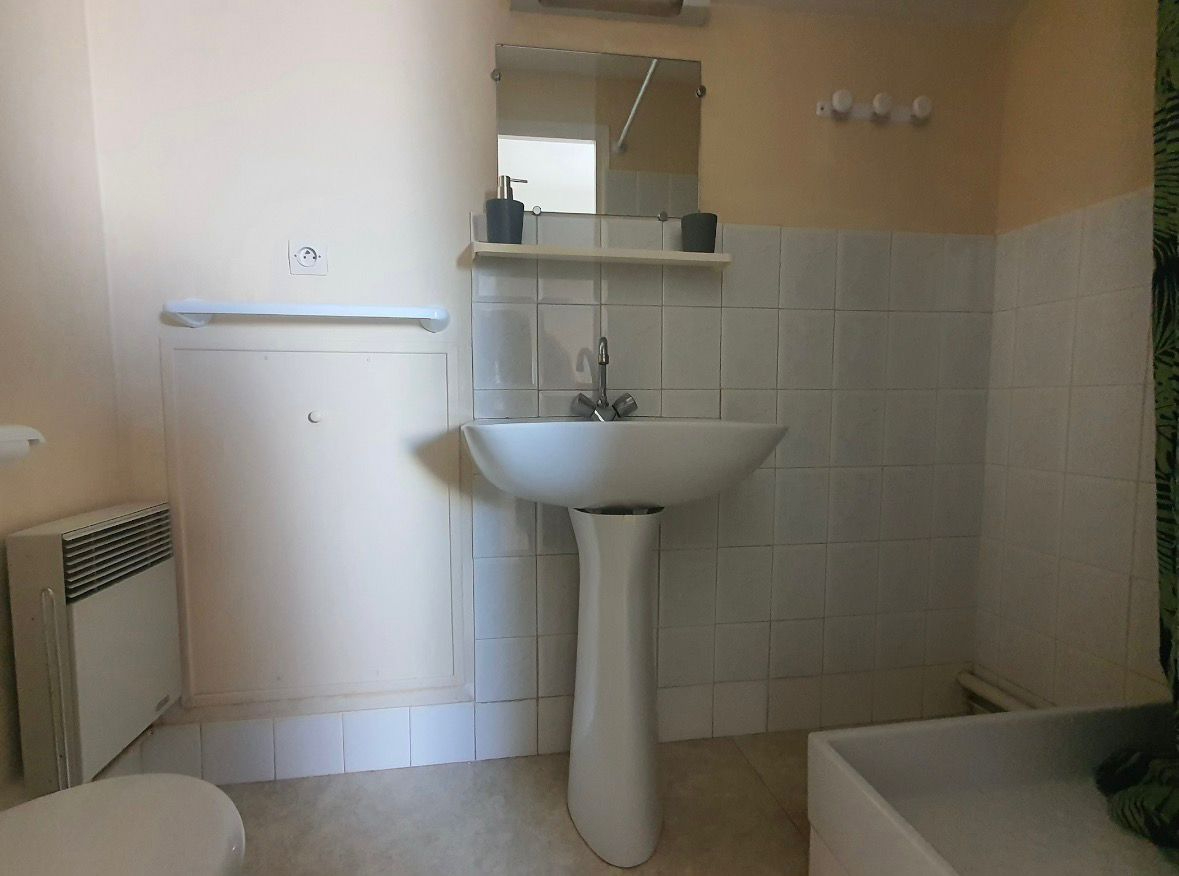 Photo Appartement centre ville LA COURONNE image 4/4