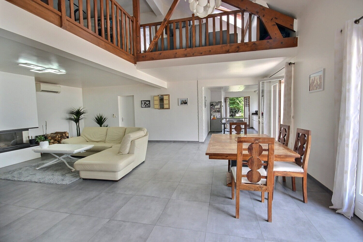 Maison La Ville Du Bois 6 pièce(s) 191.89 m²