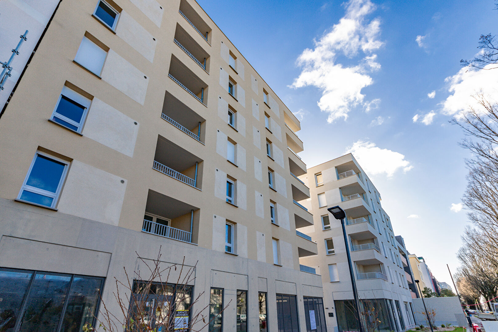Photo Bld J. Verne - Dans copropriété neuve, bel appartement 5 pièces s'ouvrant sur une terrasse et un cellier. Ascenseur et parking. image 3/3