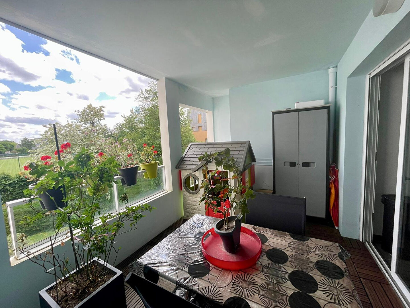 Photo St Joseph de Porterie - Superbe appartement avec terrasses s'ouvrant sur la verdure. Cuisine ouverte A&E, trois vraies chambres. Ascenseur et garage en sous sol. image 3/6